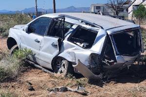 Ocho migrantes resultan heridos tras persecución que terminó en accidente en Arizona