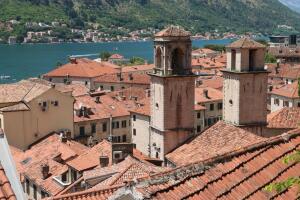 Recorrer Kotor es moverse entre calles antiguas y vistas abiertas al mar.