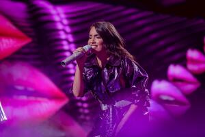 Quién es Lali y por qué va a conducir Premios Juventud
