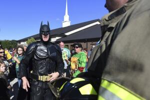 funeral-superheroes1.jpg