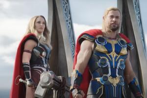 Jane Foster Y Thor en Thor Love and Thunder.jpg