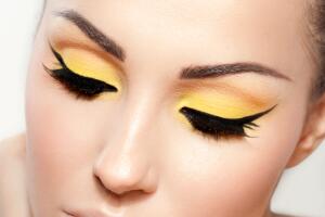 maquillaje-amarillo-3.jpg