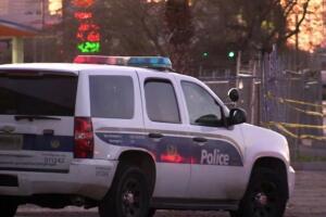 Policía de Phoenix da Narcan a uno de sus oficiales expuesto a una droga sospechosa. 