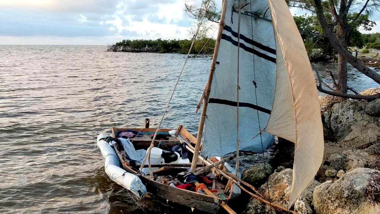 Grupo de balseros desembarca en los cayos de Florida y se dispersa rápidamente - Univision