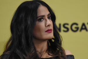 Salma Hayek durante una conferencia de prensa en la promoción de la película 'Latin Lover' el 03 de mayo de 2017 en la Ciudad de México.