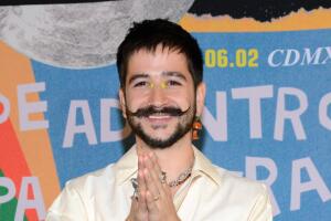 Camilo de adentro pa fuera.jpg