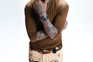 Farruko confirmado para cantar en Premios Juventud 2025