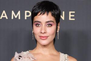 Esmeralda Pimentel confiesa que se aumentó el busto para “complacer” a una pareja