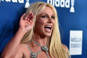 britney-spears-clases-de-yoga-cuarentena.jpg
