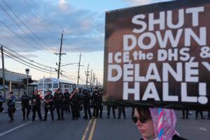 DHS publica menú de Delaney Hall tras denuncias por comida en mal estado.