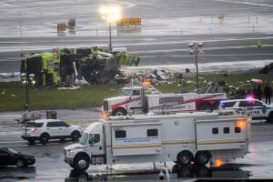 LaGuardia Crash air canada express camion choque