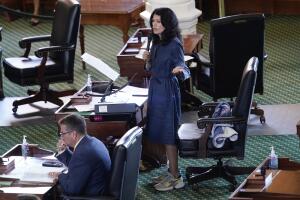 15 horas estuvo hablando la senadora Alvarado para postergar lo más posible la inevitable aprobación de la ley electoral de Texas.