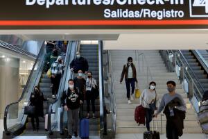 Airlines Cancel Thousands Of Flights As Omicron Cases Surge
