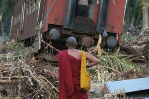 acidente-trem-sri-lanka-0716-725x1024.jpg