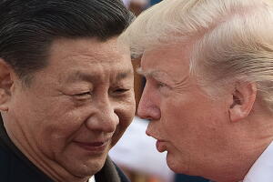 El presidente Donald Trump junto al presidente chino Xi Jinping en Pekín, China, el 9 de noviembre de 2017. 