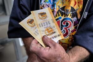 Boleto de Mega Millions ganador de $1 millón en California casi termina en la basura