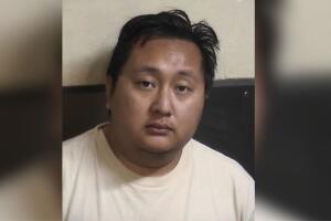 Keebtsim Txhim Christopher Xiong, de 26 años, se comunicaba de manera inapropiada con menores de edad en un chat grupal de Discord.