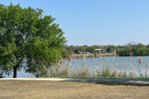 cadáver flotando woodlawn park lake san antonio texas