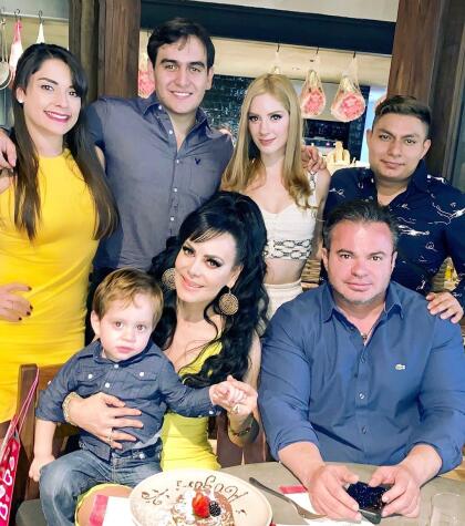 Maribel Guardia Pide A Su Hijo Julian Figueroa Que Luche Por Su Matrimonio Entre Rumores De Una Supuesta Crisis Famosos Univision Maribel Guardia Pide A Su Hijo Julian Figueroa Que Luche Por Su Matrimonio Entre Rumores De Una Supuesta Crisis Famosos Univision