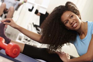 Conheça os benefícios de alongar e aquecer o corpo para o treino