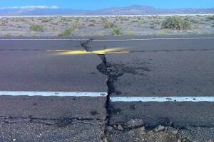 El terremoto registrado la madrugada de este viernes ocasionó daños en algunas carreteras del Valle Central de California