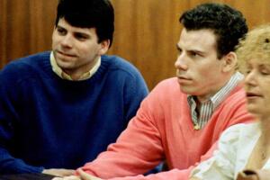 Lyle y Erik Menendez durante su juicio