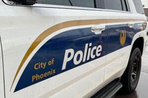 Buscan a sospechoso de disparar contra oficial de policía de Phoenix
