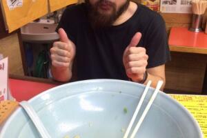 Lee terminó su plato