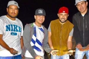 Remmy Valenzuela participa en la liberación de tortugas