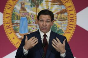 Ron DeSantis firma ley contra migrantes