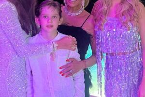 Daniela Castro y sus hijos