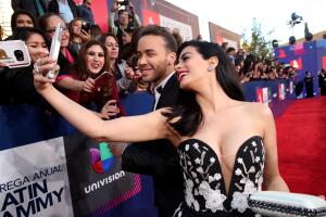 Prince Royce y Emeraude Toubia