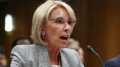 Alguien desata el bote de 40 millones de dólares de Betsy DeVos de su muelle y lo deja a la deriva