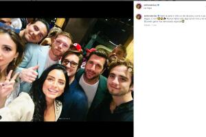 Aislinn Derbez y Enrique Riquelmes acompañados de amigos en la pelea de Saúl 'Canelo' Álvarez