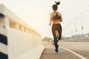 Dormir bien ayuda al cuerpo a recuperarse y reduce el riesgo de lesiones