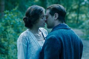Emma Corrin as Lady Chatterley, Jack O'Connell as Oliver Mellors in Lady Chatterley's Lover. Cr. Courtesy of Netflix.jpg