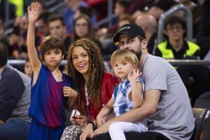 PREMIUM EXC Gerard Pique, Shakira, kids