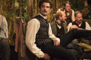 Tom Sturridge en ‘Far from the Madding Crowd’ 2015 The Grosby Group.jpg