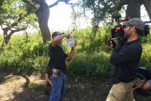 Detrás de cámaras de la recaptura de Yolanda por el ejército colombiano en 'La piloto'