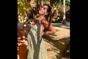 Michelle Renaud impacta con foto de su pancita de embarazo