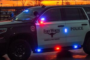 hombre-mordida-Neon-Moon-Saloon-Fort-Worth