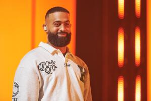 Premio Lo Nuestro 2024: Eladio Carrión en el primer día de ensayos