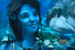 Sigourney Weaver como Kiri en Avatar The Way of Water.jpg