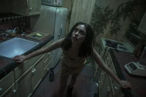 Rosa Salazar como Lisa Nova en Brand New Cherry Flavor Sergei Bachlakov Netflix.jpg