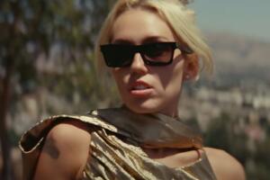 Flowers Miley Cyrus 4.JPG