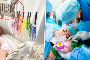 La bebé de Yailin La Más Viral es resguardada por el collar de su padre, Anuel AA. 