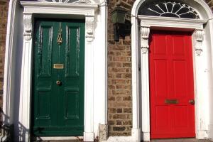 Puerta roja y verde, Dublín
