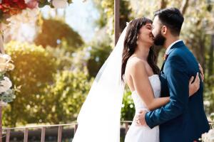wedding_kiss.jpg