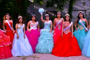 Quinceañeras protestan contra la SB4