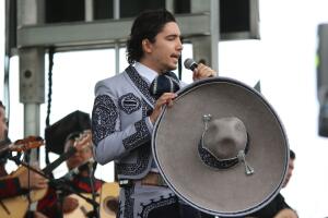 Los Ángeles hizo sentir a Alex Fernández "como en casa"